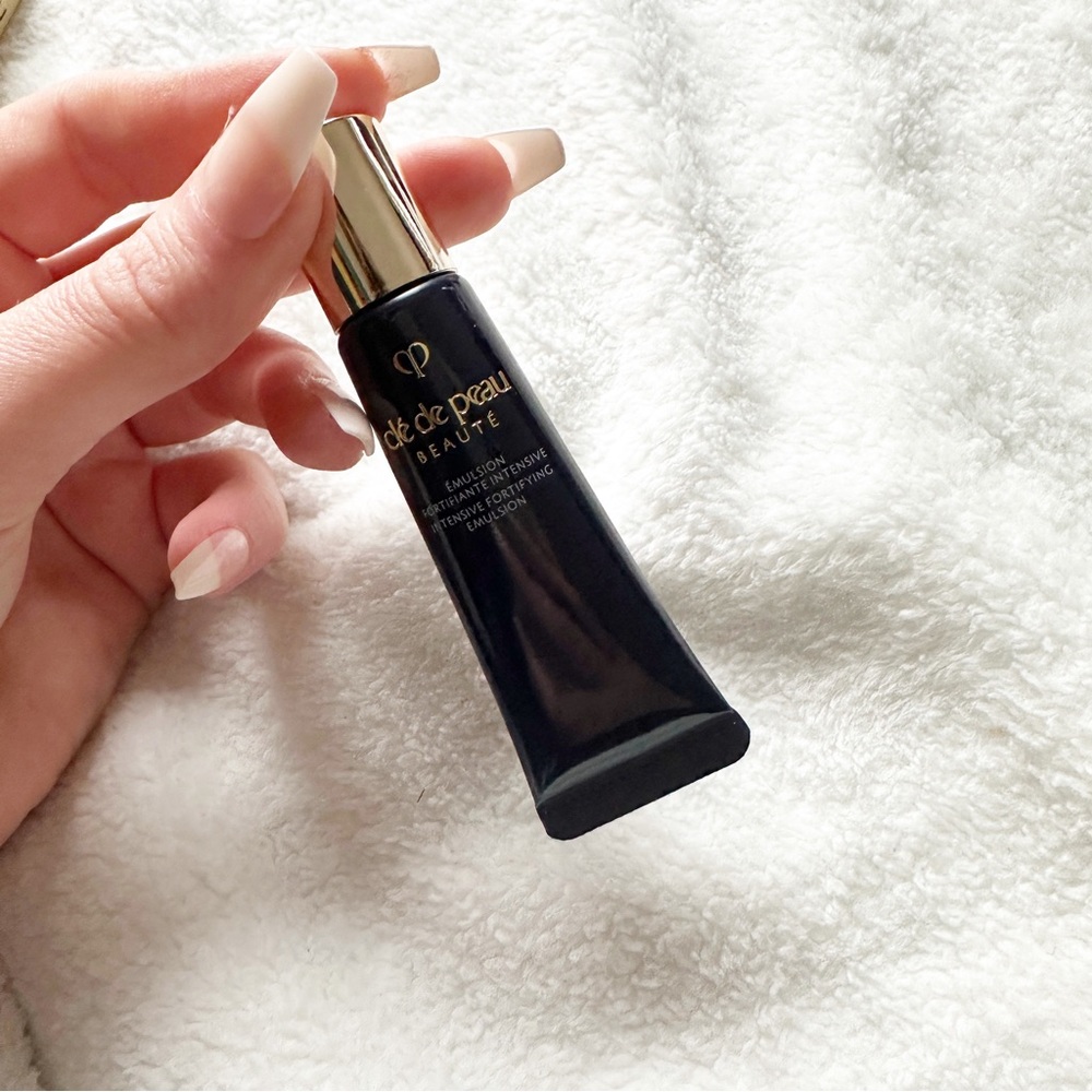 CLE DE PEAU BEAUTE Intensive Fortifying Emulsion